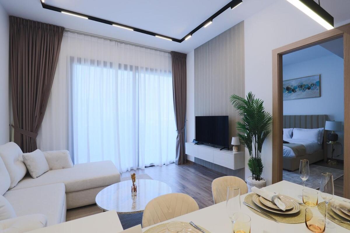 Chic 2br In Oakley Square Residence, Jvc Apartment *